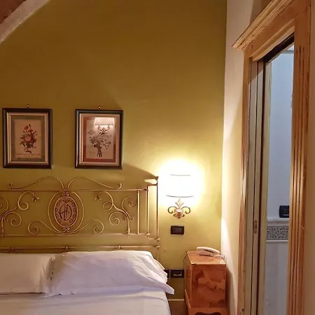 Delle Drapperie 3*