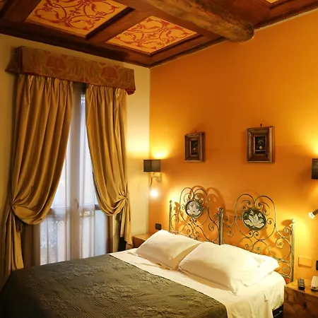 فندق Delle Drapperie 3*